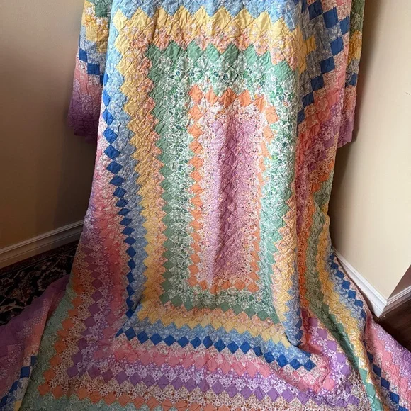 1930s Hand-stitched Diamond Quilt‎ - Picture 5 of 11